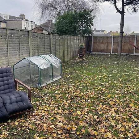 Spacious 2bd Terrace House Wgarden - Dublin! Holiday home